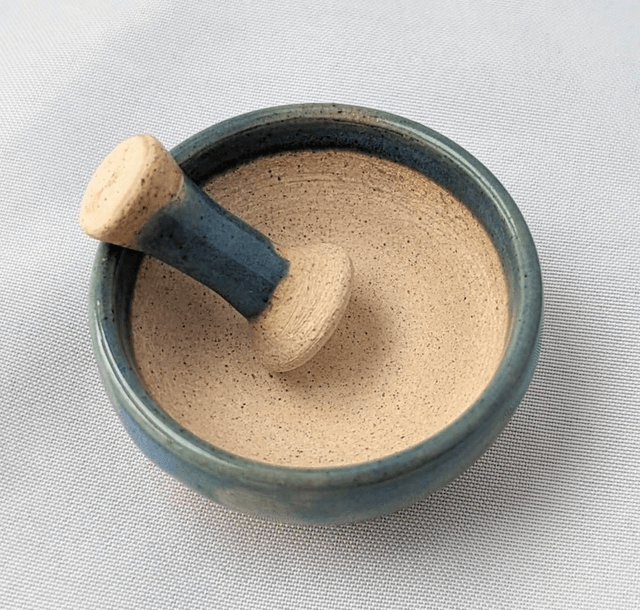 Teeny pot- Pestle and mortar 